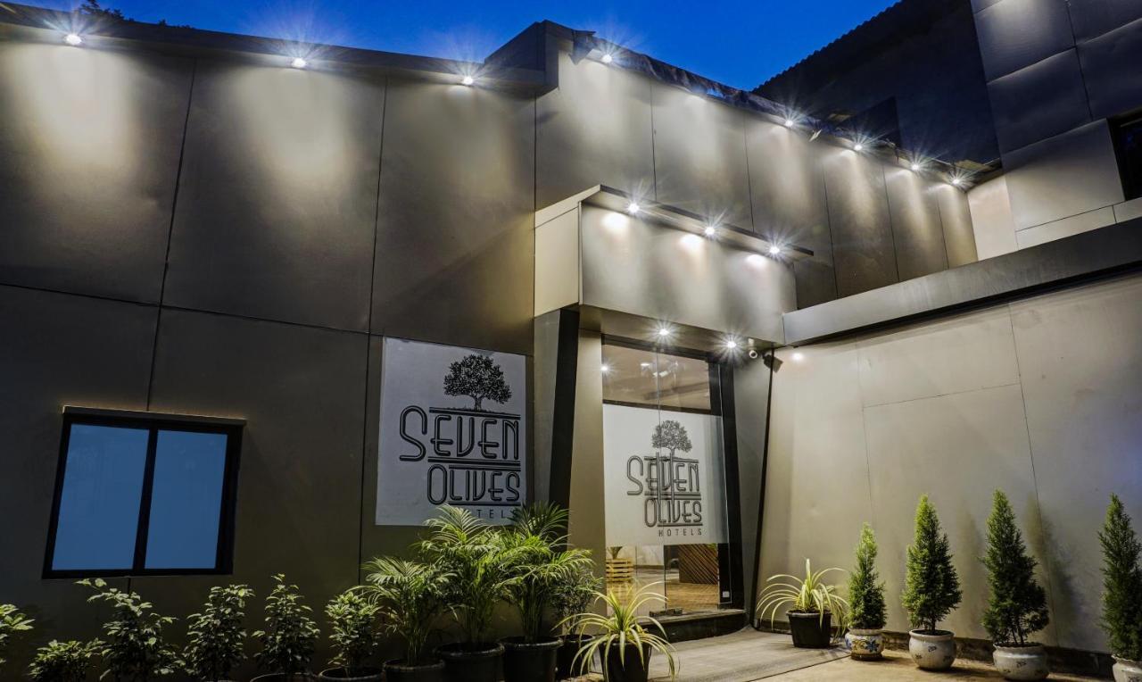 Treebo Trip Seven Olives Andheri Mumbai Ngoại thất bức ảnh